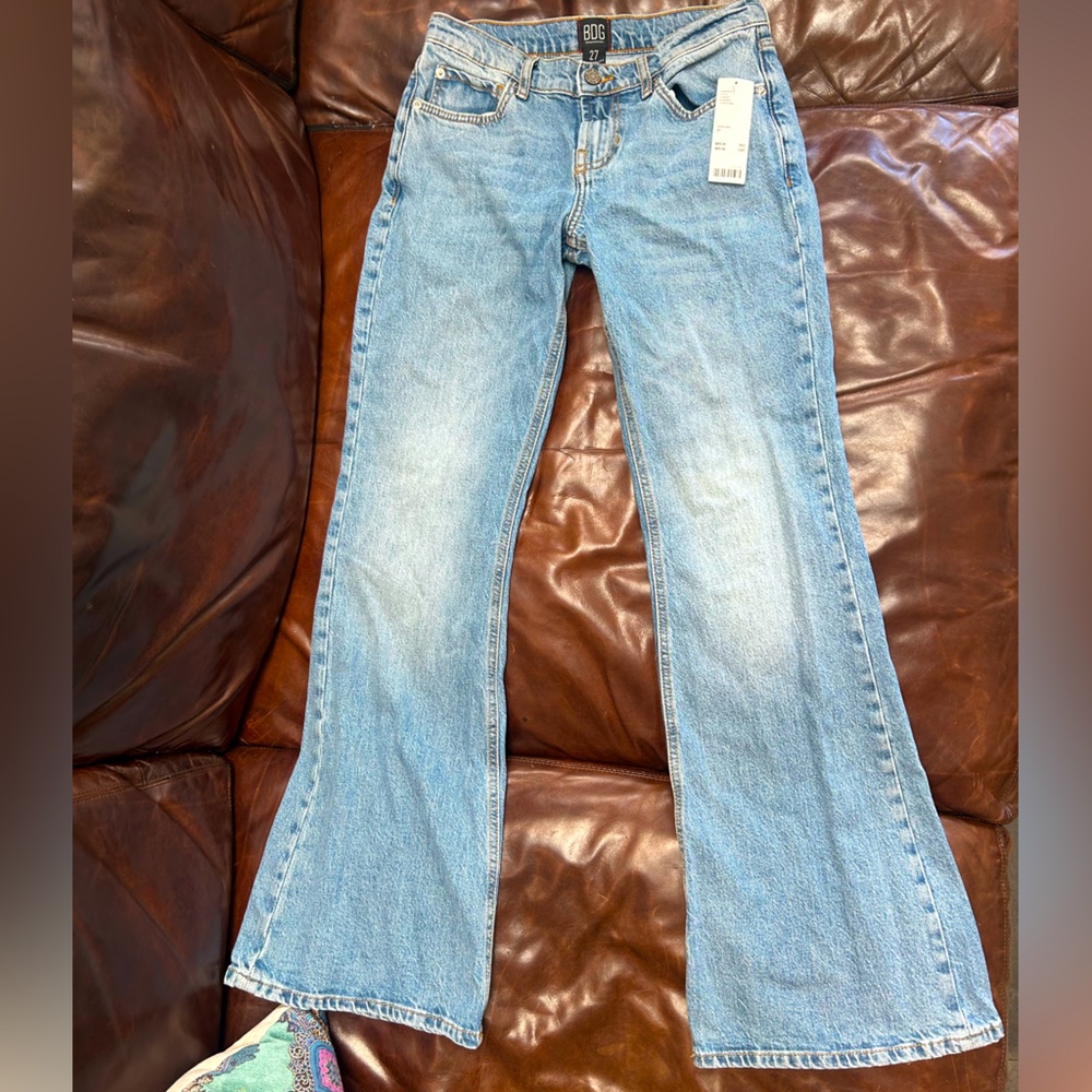 BDG SIZE 27 Women low rise book cut y2k urban outfitters jeans.
